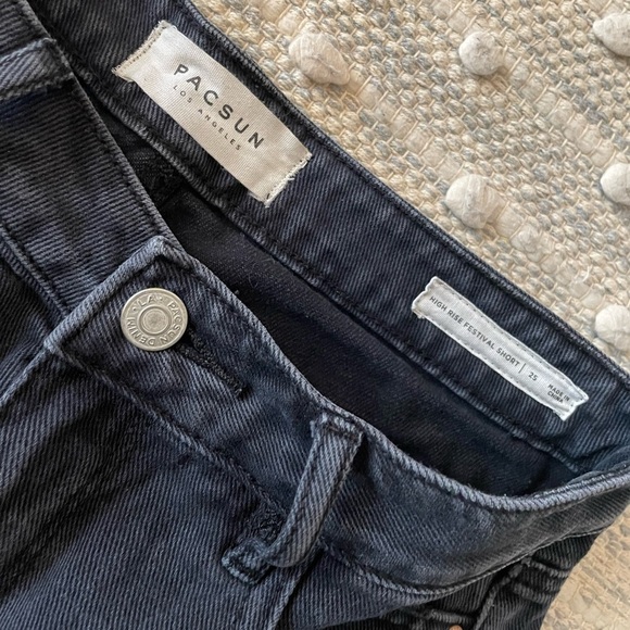 Black high waisted jean festival shorts size 25 - Picture 2 of 3